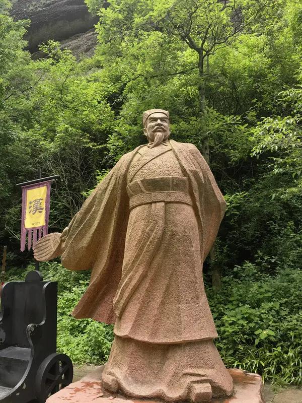 《三国演义》里最让我痛心的，莫过于诸葛亮的壮志未酬。他未出茅庐便知天下三分，辅佐