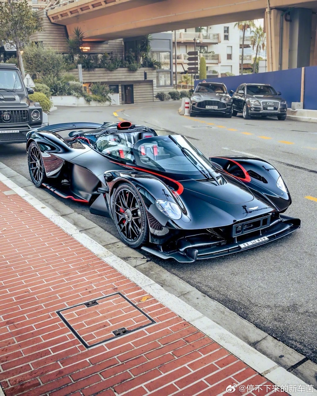 阿斯顿·马丁Valkyrie Spider，谁看了不说一句哇塞 ​​​