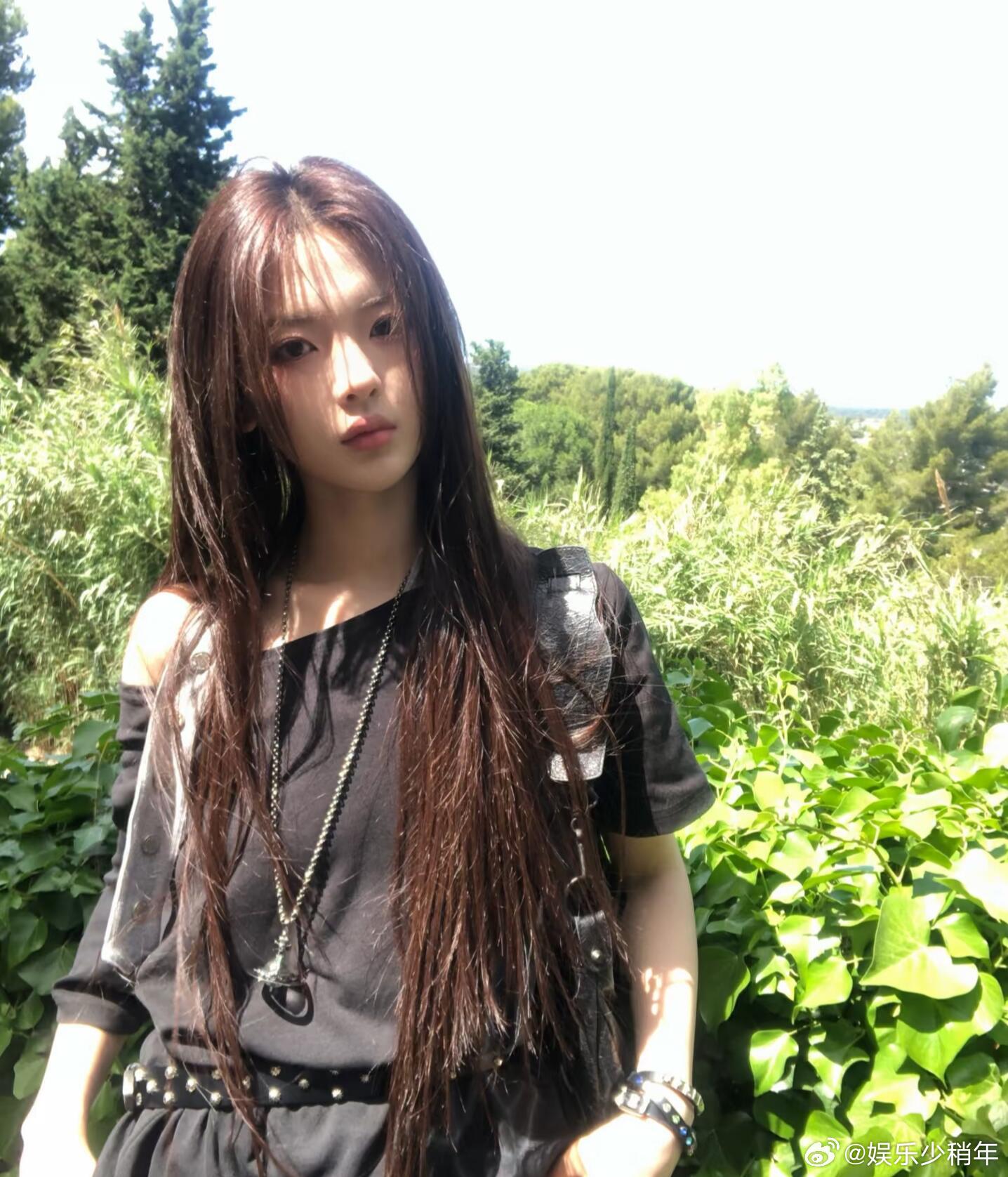 杨超越要给马頔人中增臭 超越妹妹的脑洞真是大，她把吃臭豆腐的味道玩得这么搞笑，马
