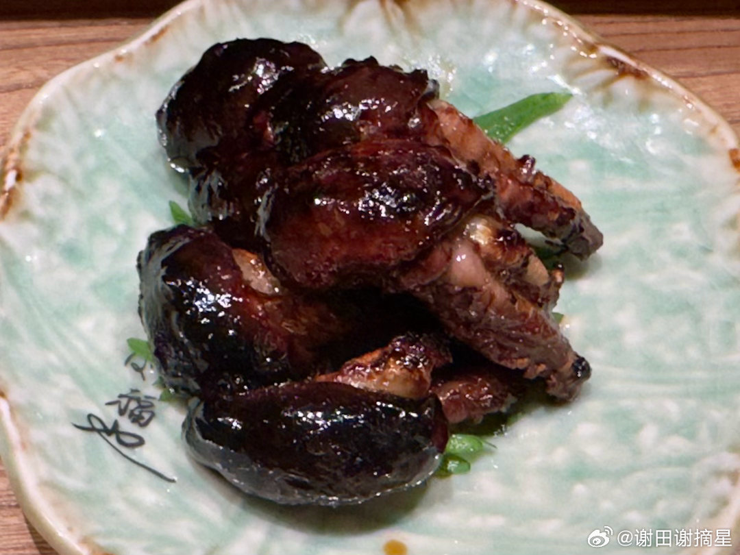 名古屋米其林必比登，芝福屋主打鳗鱼饭，还有鳗鱼肝，整体而言很不错。鸡腿肉太硬了不