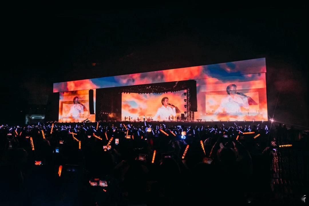 Billkin泰兰德的风吹到了澳门 澳门的风里有了熟悉的味道。双场演唱会官宣那天