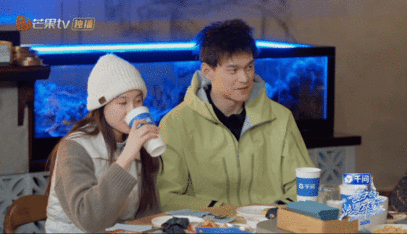 孙杨孙杨张豆豆甜度超标了照片是爱意的见证，告白是心声的诉说，双向的喜欢太难得。