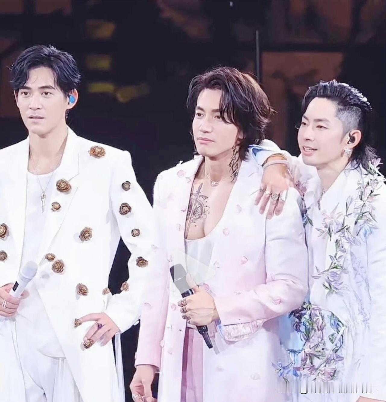 曾经火遍亚洲的F4，是无数人的青春记忆。但最近的老F3演唱会，却因为一系列操作引