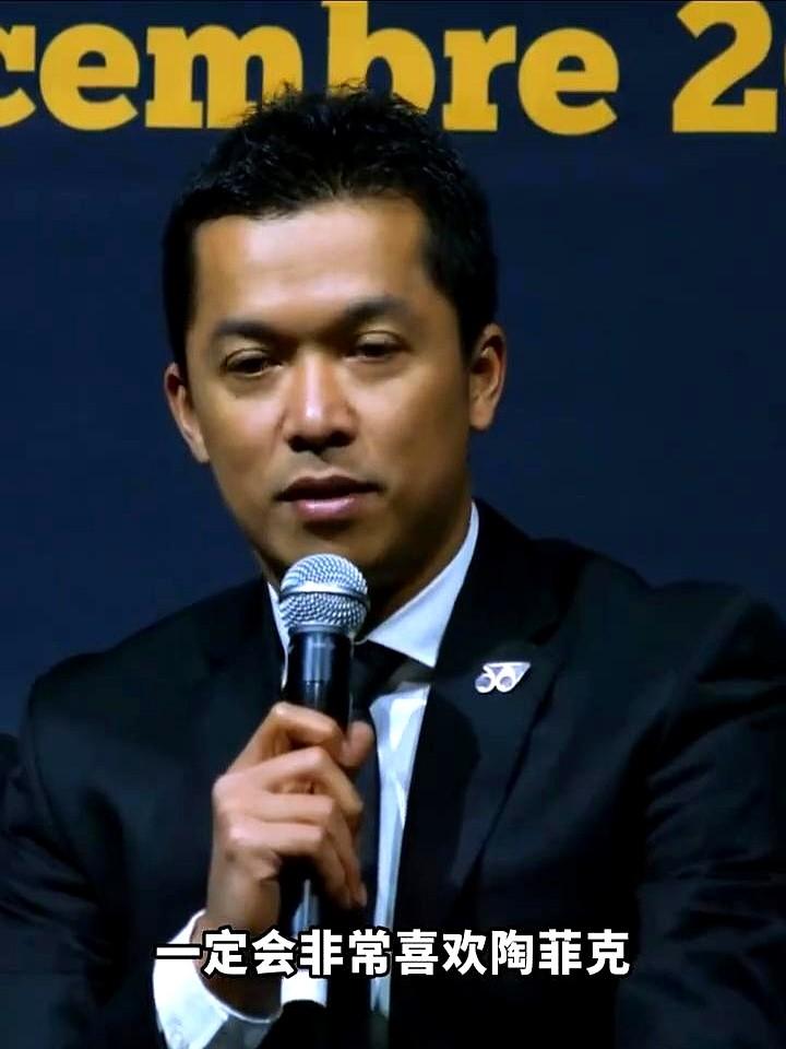 真正打羽毛球的，不可能不喜欢林丹！

这哥们，福建龙岩出来的，左手握拍，球风那叫