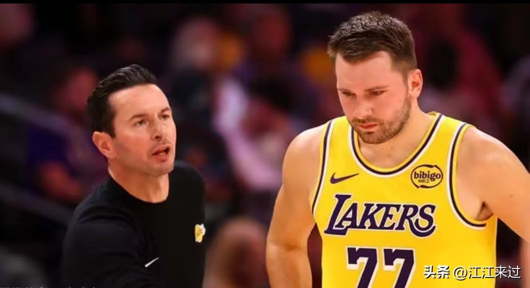东契奇与雷迪克场上发生严重口角冲突！将帅不合！
湖人与掘金第一节还剩66秒时，东
