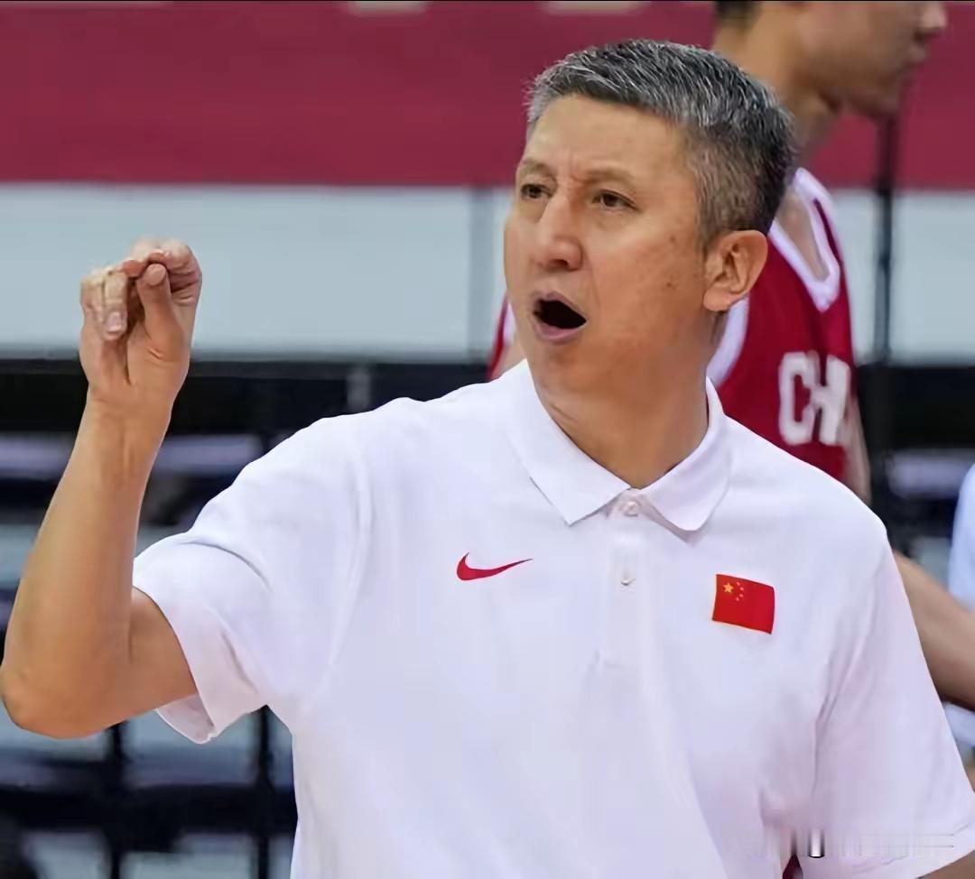 下午两点，中国男篮与中国台湾地区的比赛就开始了，立于悬崖边上的中国男篮，如今走到