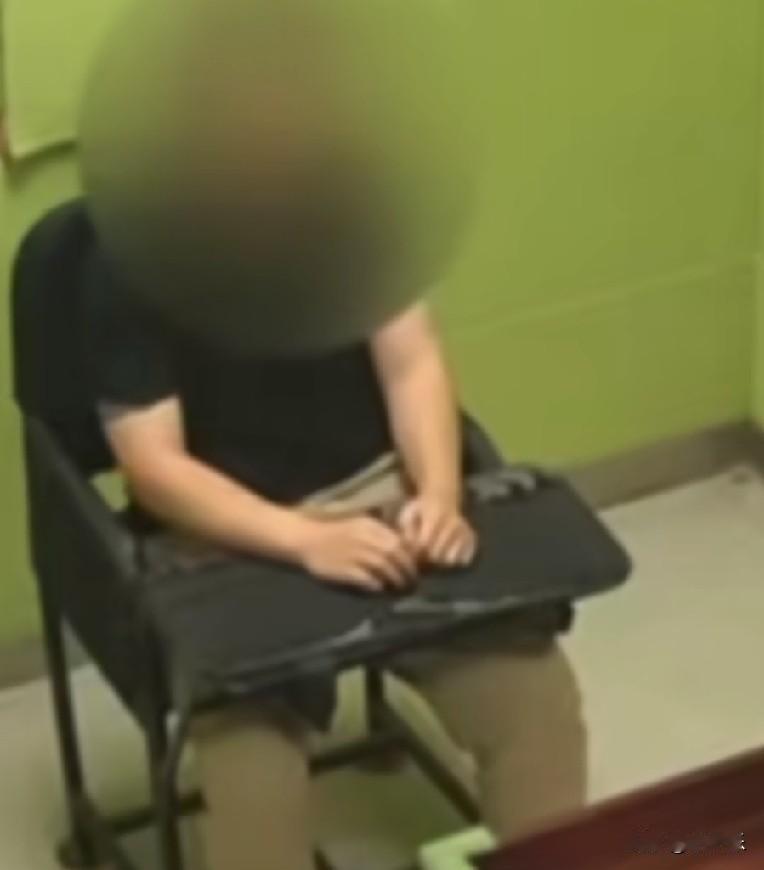 近日，浙江绍兴公安查处一起案件，一男子和一女子因琐事争执，两人同在一个微信群里，