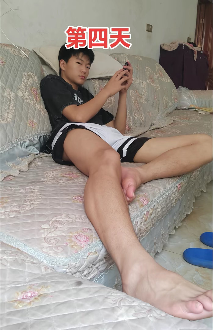 男高弟弟高考完放假在家的一周松弛感