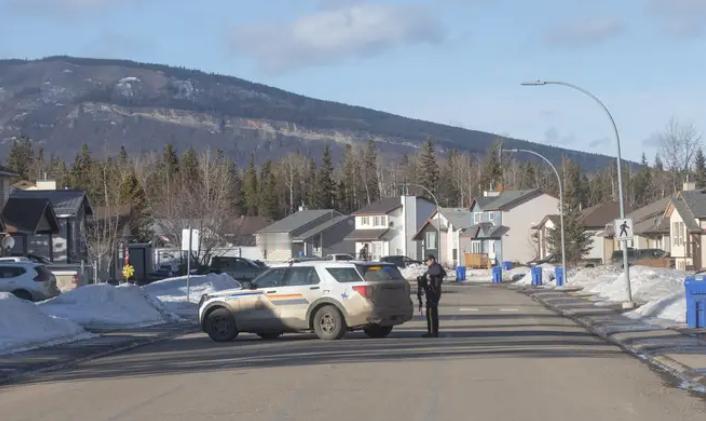 加拿大惊现恶性校园枪击案

加拿大不列颠哥伦比亚省东北部坦布勒岭镇一所中学于当地