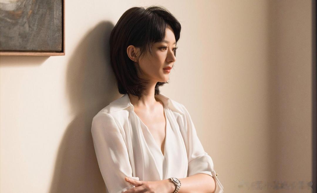 1. 赵丽颖外出旅游时，会直接包下整栋民宿别墅，并带着团队工作人员一同入住。既能