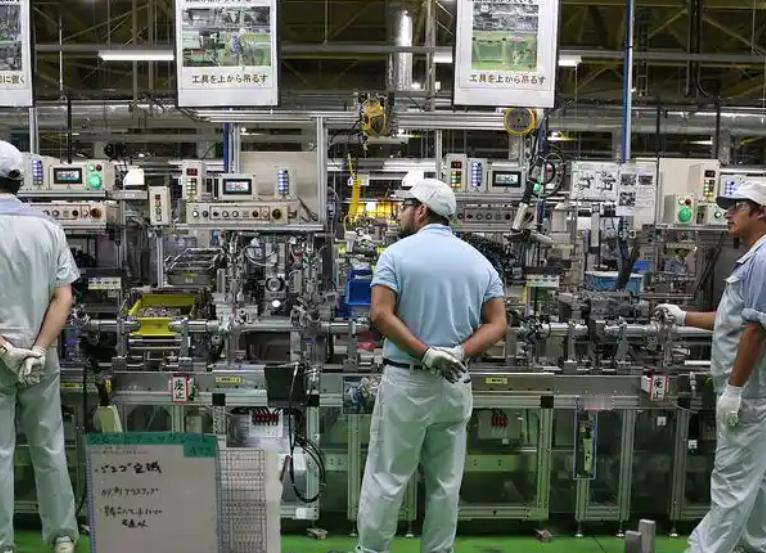 一位在日华人说了句大实话。

对付日本，或许都不需要中国真动手！

他说要是现在