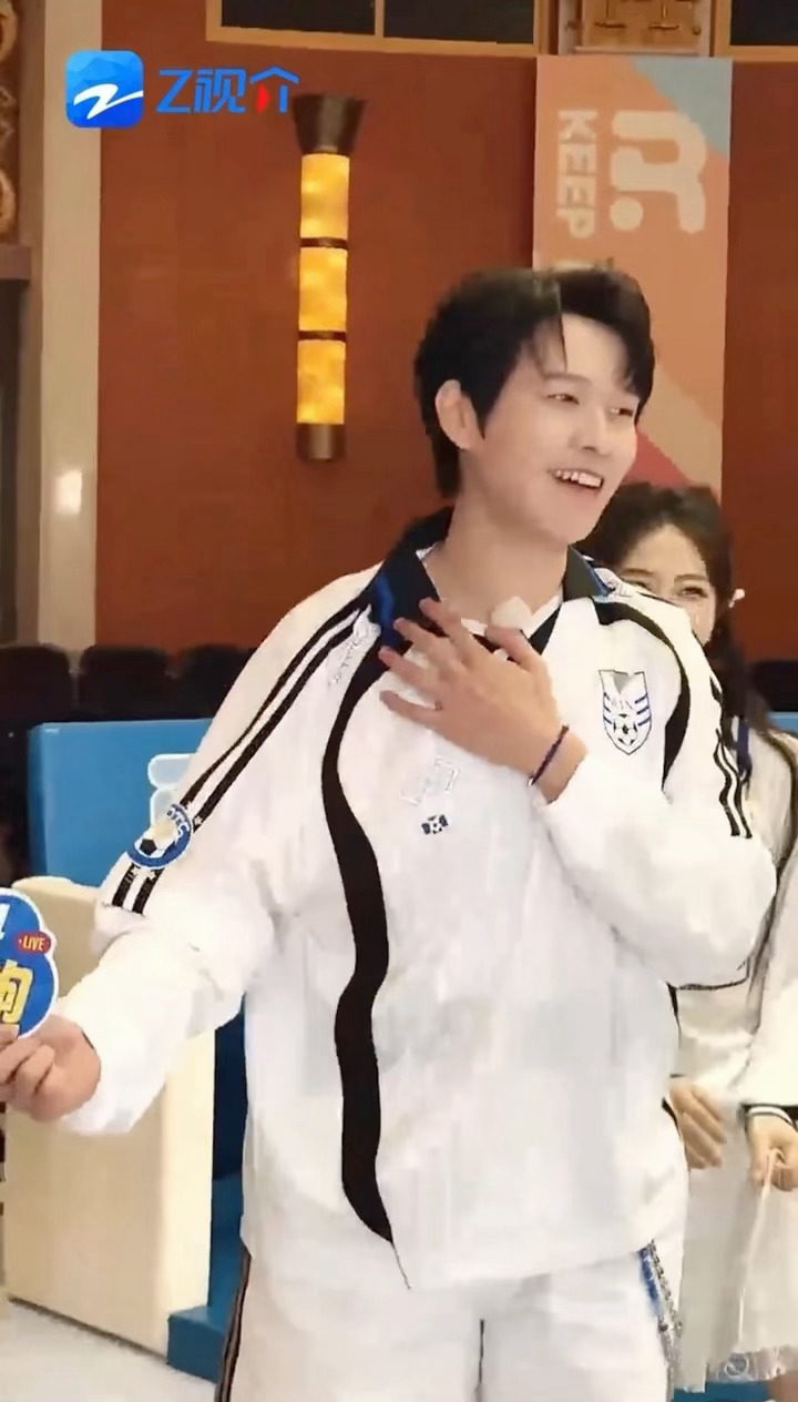 好调皮白鹿又撕了魏大勋名牌白鹿复刻撕魏大勋名牌名场面