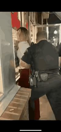 哈哈哈临危不惧好样的 