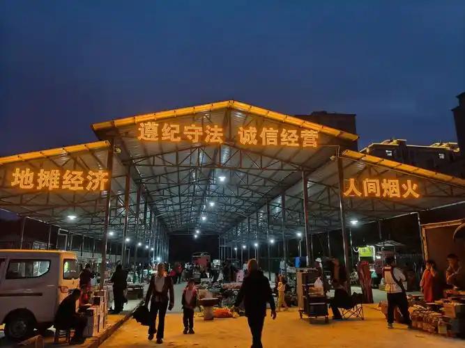 逛夜市被 15 块柠檬水惊到：地摊涨成商场价，却丢了烟火气
近日逛夜市想蹭点烟火