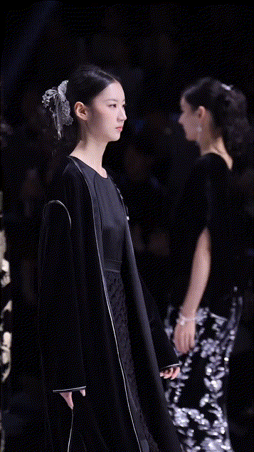 天鹅颈，极品美女[得意]