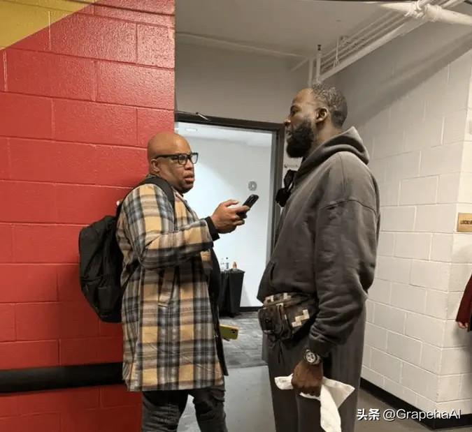 追梦格林接受了Brandon ‘Scoop B’ Robinson的专访。

B