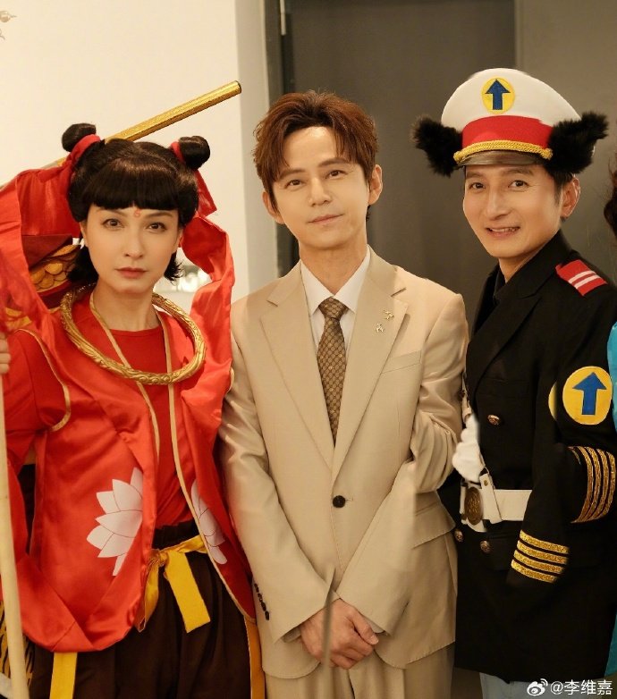 何炅维嘉吴昕同框家属感  大侦探 梦回青春满满情怀！三人在大侦探合体氛围感直接拉