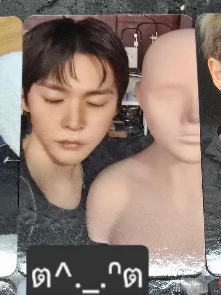 左边也不敢跟右边太亲密 