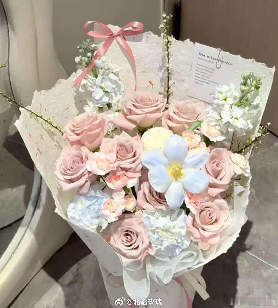 让鲜花一个月不蔫的秘密 亲测有效！简单几步养护，鲜花水灵灵撑满一个月，浪漫不打烊