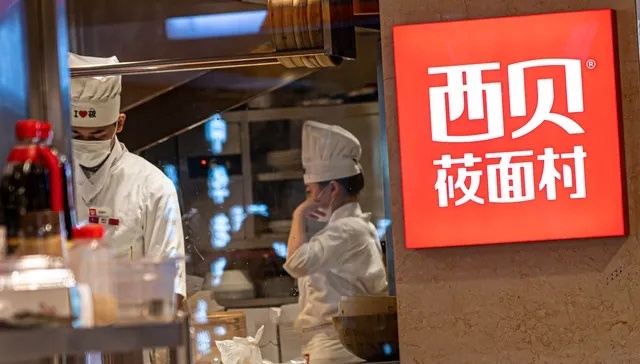 罗永浩 西贝西贝关店102家，很多人把锅甩给罗永浩，但这件事其实没那么简单。罗老