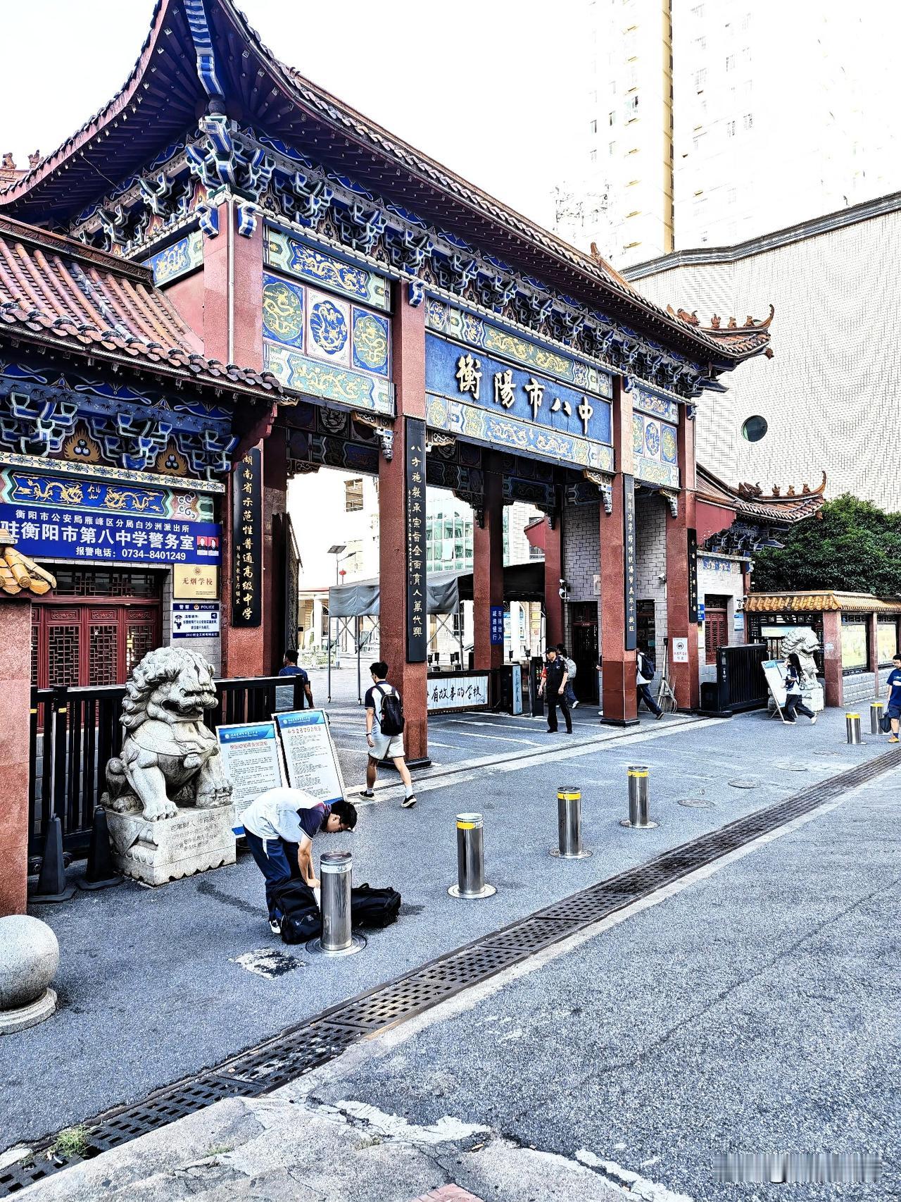 高考考砸了没关系，但不要拿智商当借口，加倍努力必能逆袭！

谁足够努力，谁就能考