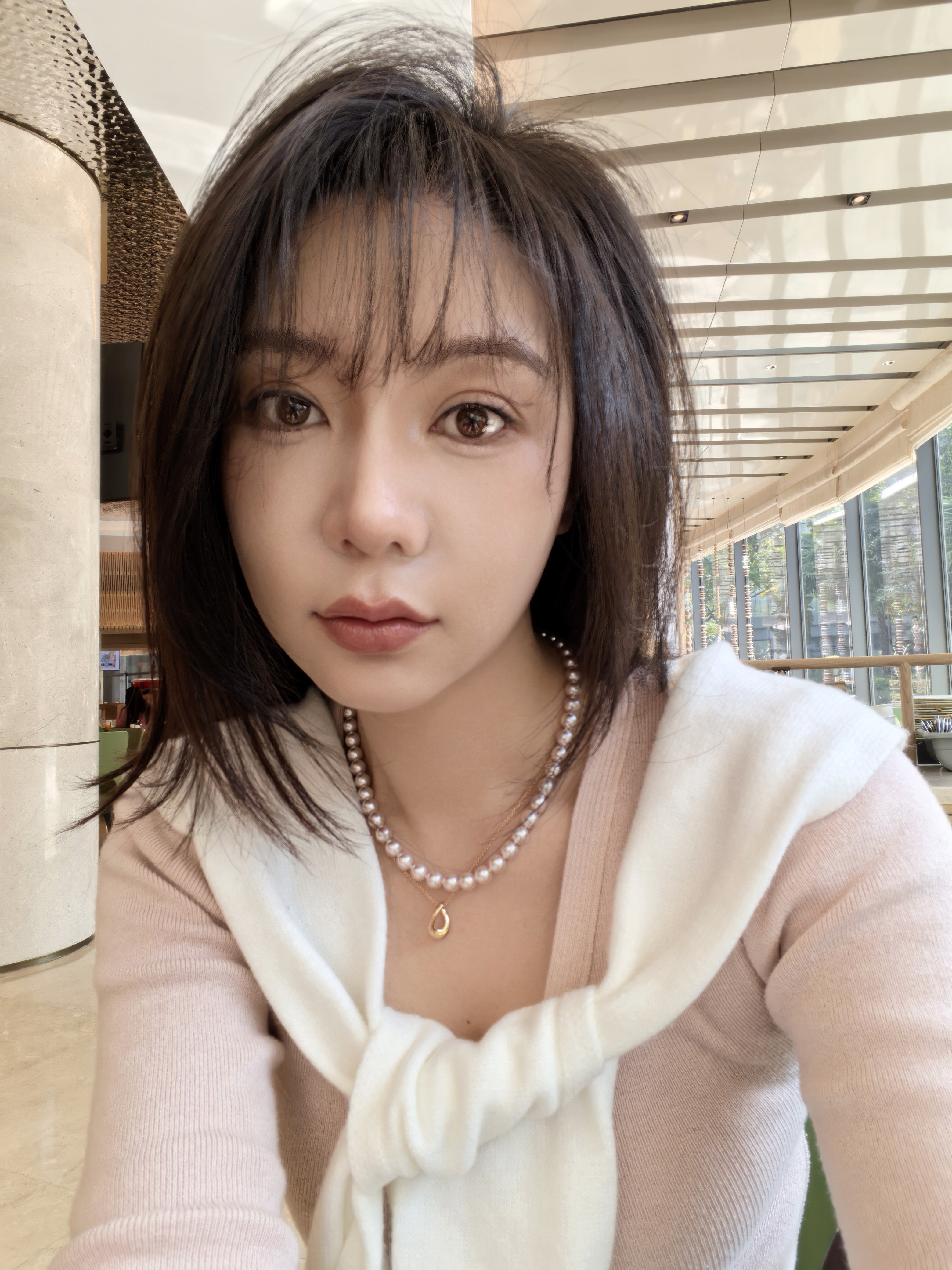 今天是刘海怡有刘海无刘海你们喜欢哪个？小怡说车