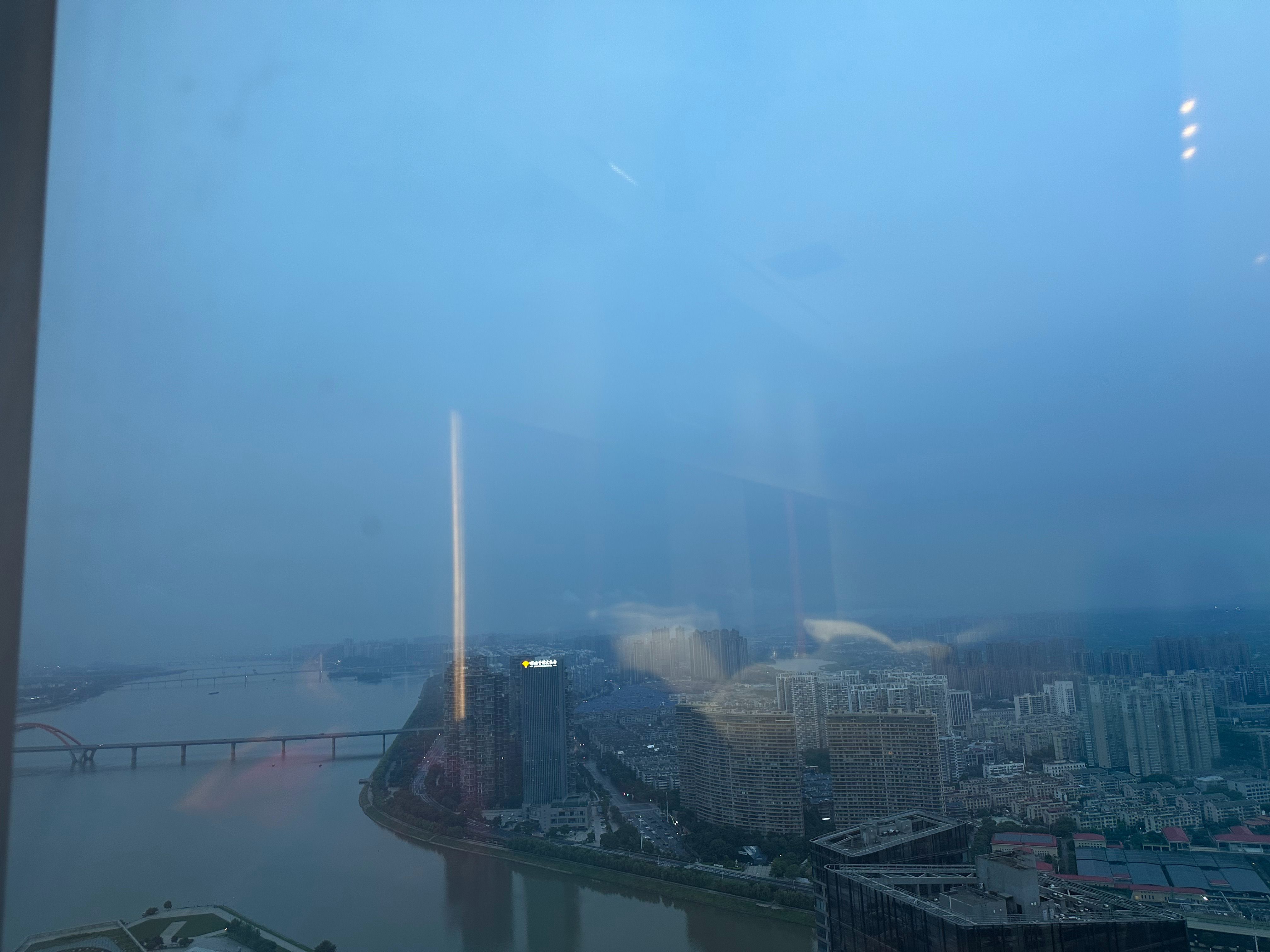 天亮了，我还没睡 