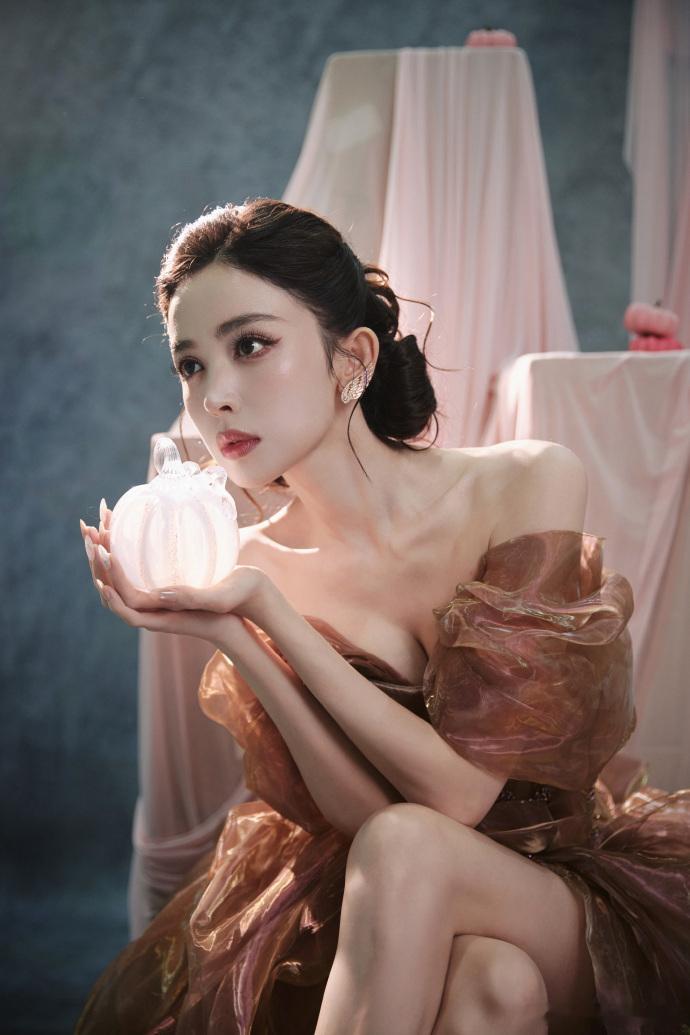 娜扎为粉丝发 21 秒语音  娜扎发的语音声音好甜 很难不被娜扎这条 21 秒长