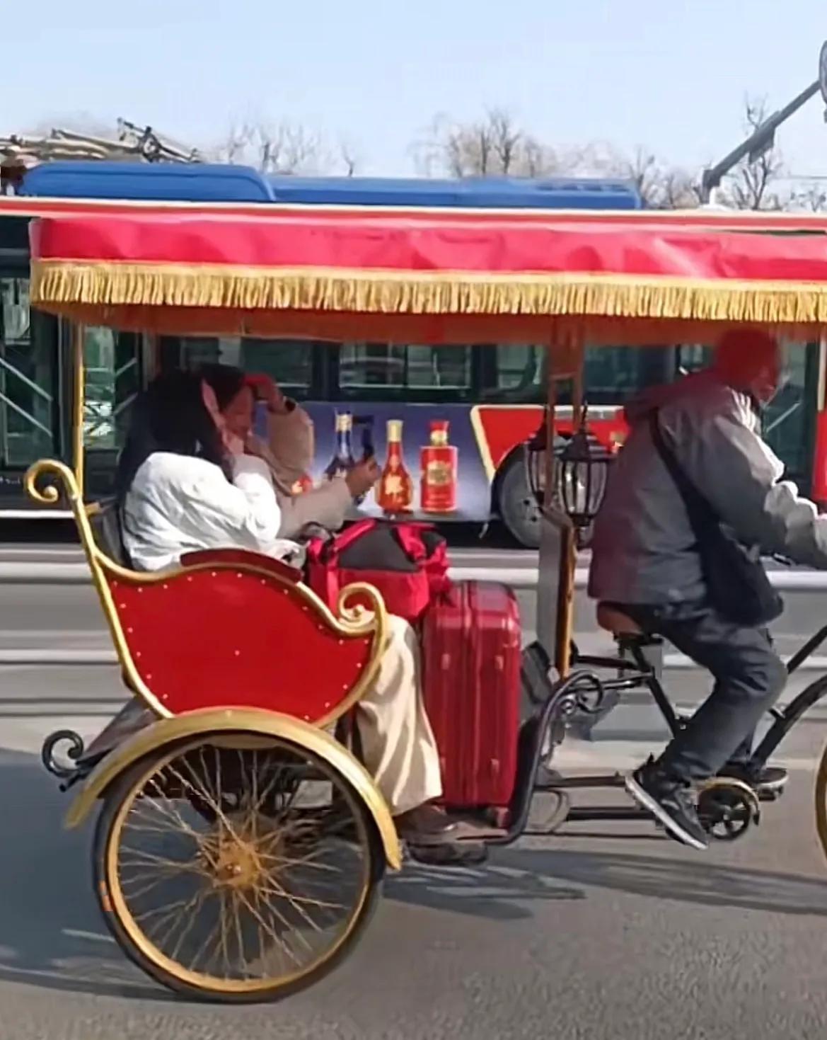 真是做梦也没有想到，山东济南，电动三轮、四轮禁行，花车消停没有几天，市民发现，电