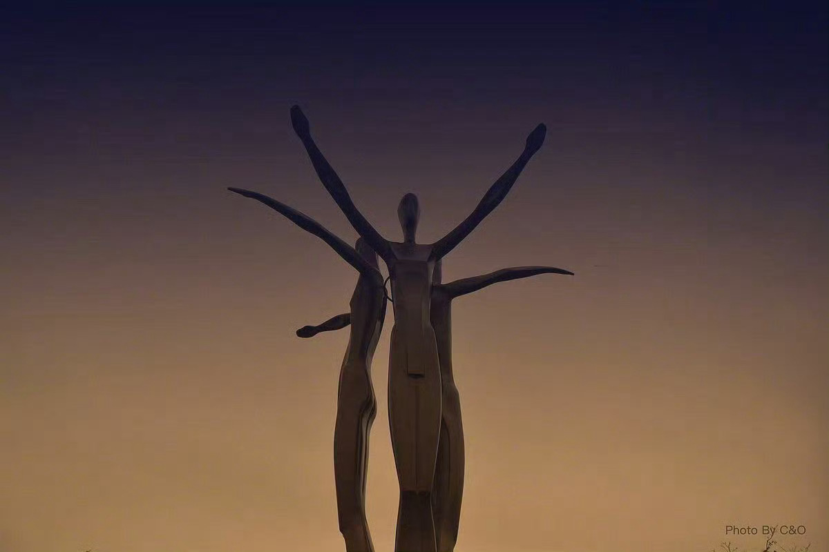 怎样才算是一个更好的自己？喜欢做的事，做得更好了；喜欢的人，感情更浓了；不喜欢的