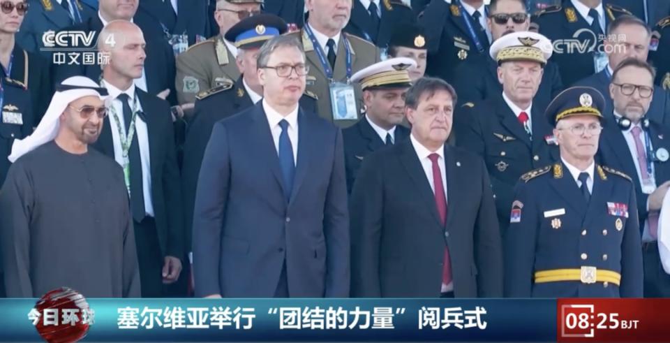 塞尔维亚阅兵：小国的战略自主与地缘政治平衡术

贝尔格莱德街头，300米长的巨幅