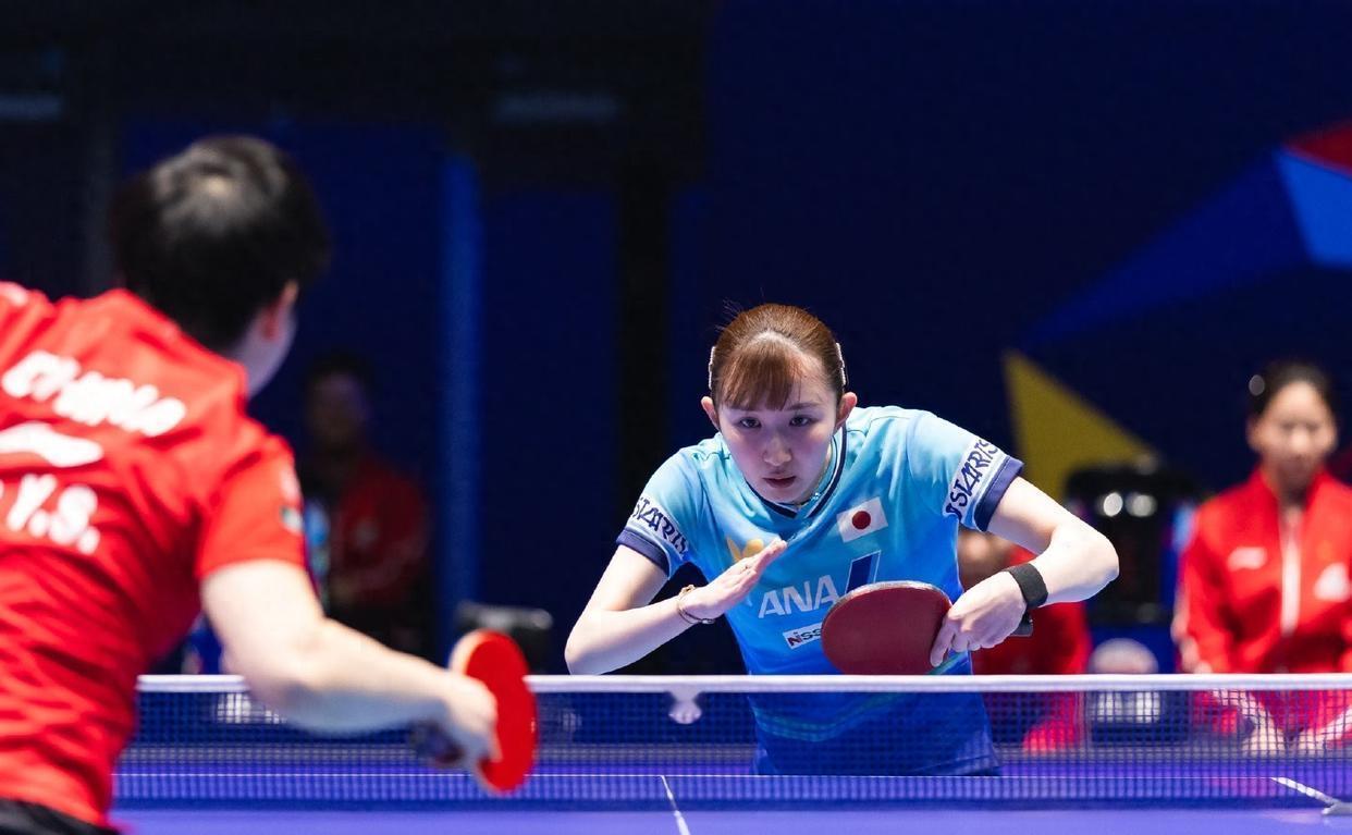 中国女乒又夺冠，
击败日本奏凯旋。
苦战五局终取胜，
捧起金杯笑开颜！