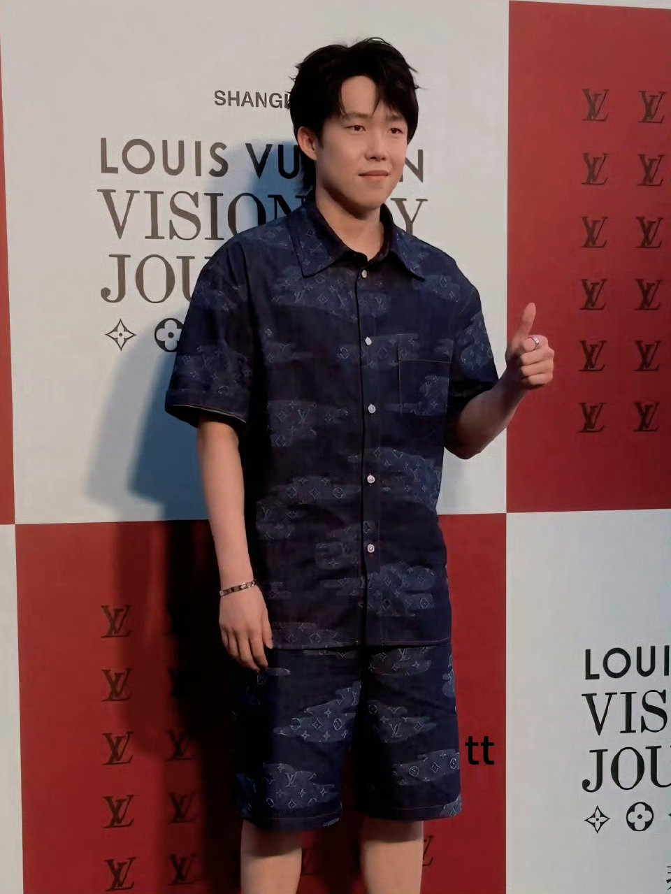 王楚钦美貌是第一生产力王楚钦给你竖了个大拇哥 ​王楚钦美貌是第一生产力 ​​​