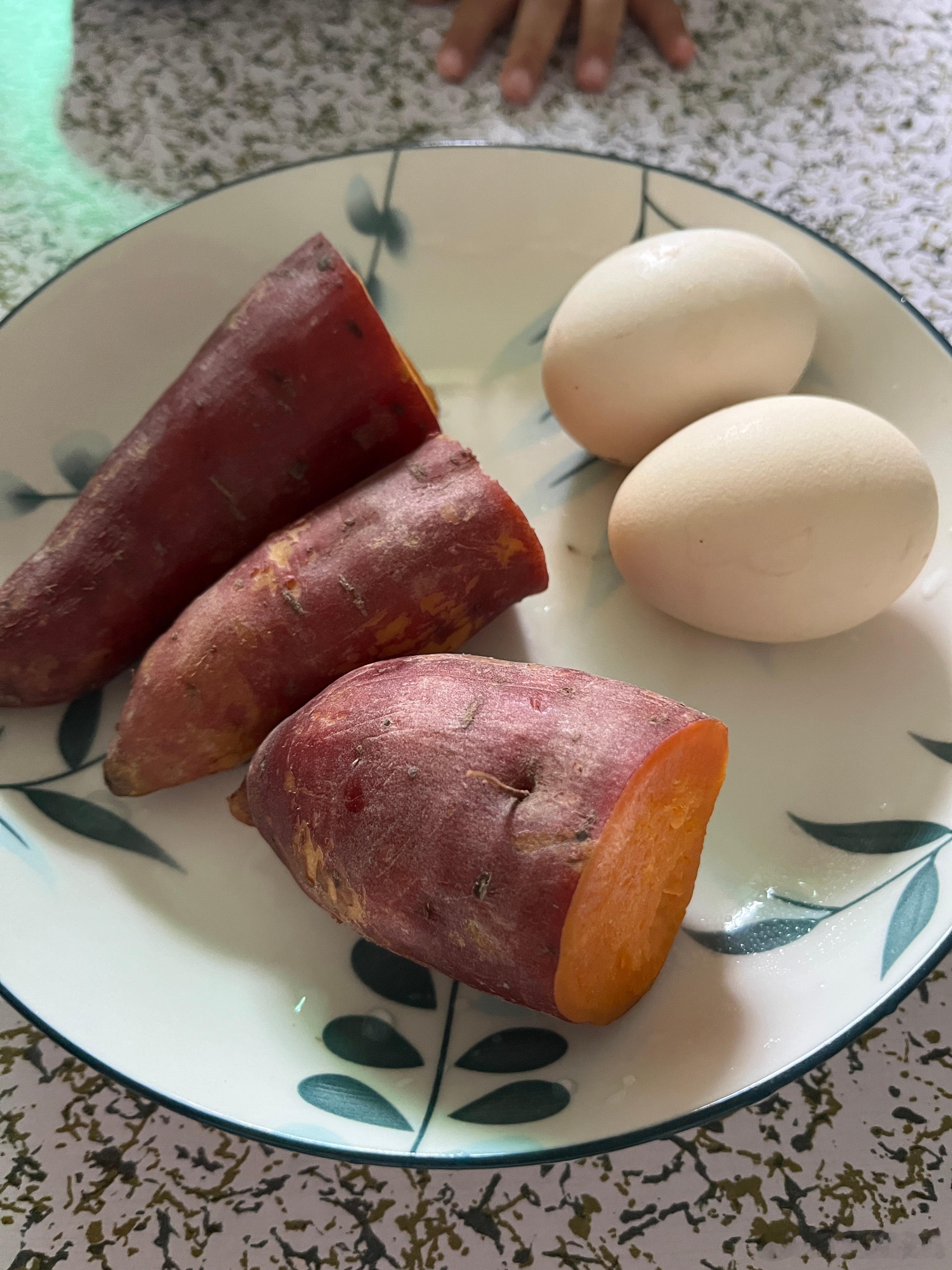 吃早餐，感冒好了，胃口也好。 