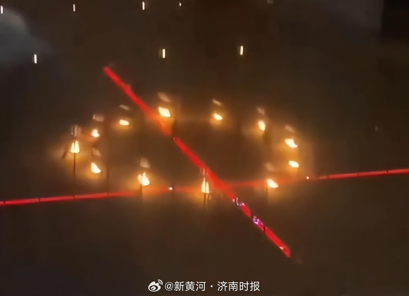 【#官方回应一医院办篝火晚会被指祭祀# 】9月25日，有网友发布视频，称陕西西安