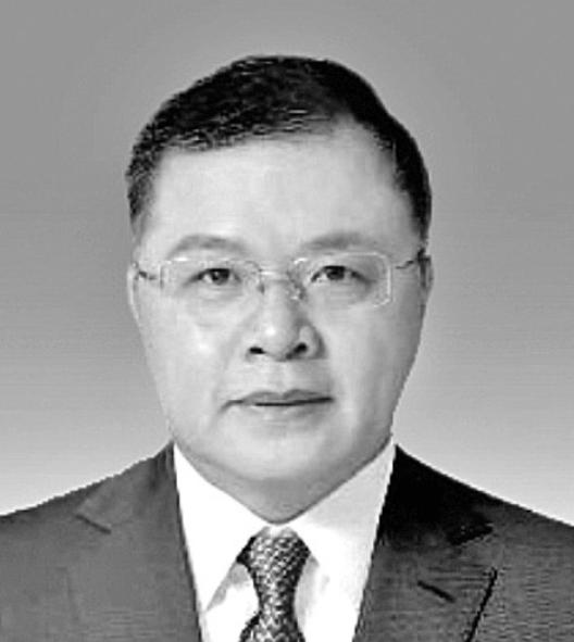他公费留学却宣誓加入英国国籍，谁知，国家召唤时，他变卖剑桥别墅，妻子犹豫不决，他
