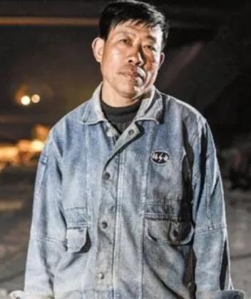 1985年，河南商水农民何刚，想要装一个石磨，磨豆腐卖钱。选了一个好日子，何刚在