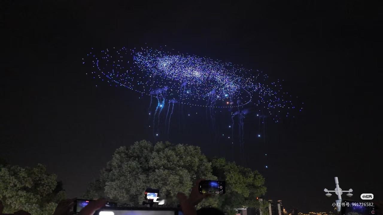 南昌国庆烟花秀太美了吧 ​​​