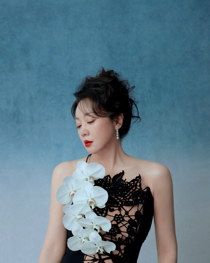闫妮姐感天菜  黑色系的礼服裙子真的是太权威了吧，有一说一闫妮姐感天菜  姐姐这