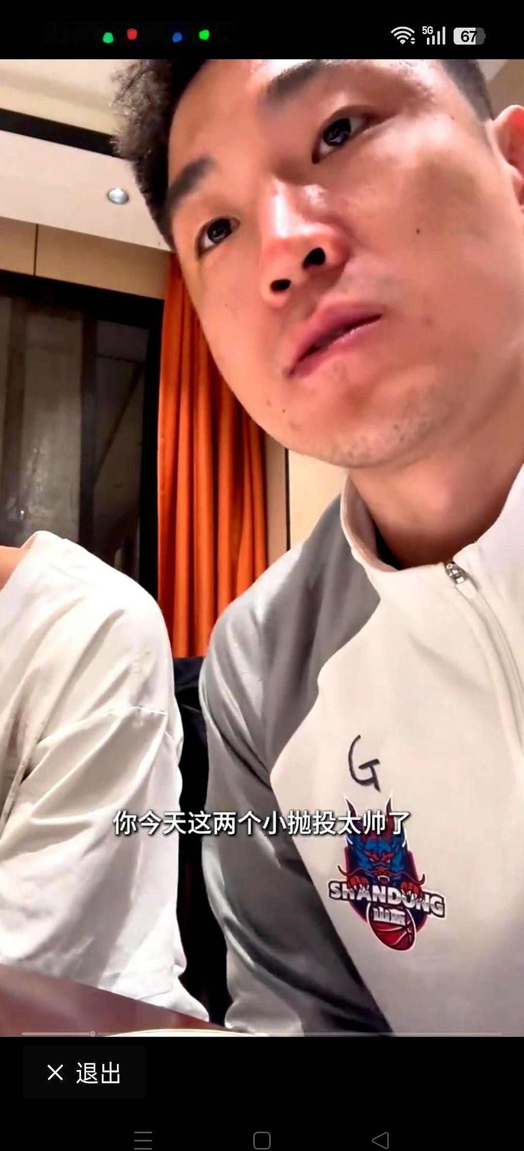 浙江对山东，终场哨响。
几个小时前，高诗岩还跟陆文博的胳膊绞在一起，为了一个球，