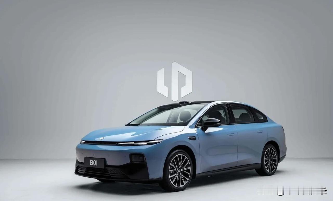 零跑B01是零跑汽车2025年7月推出的全新纯电轿车，基于LEAP 3.5技术架