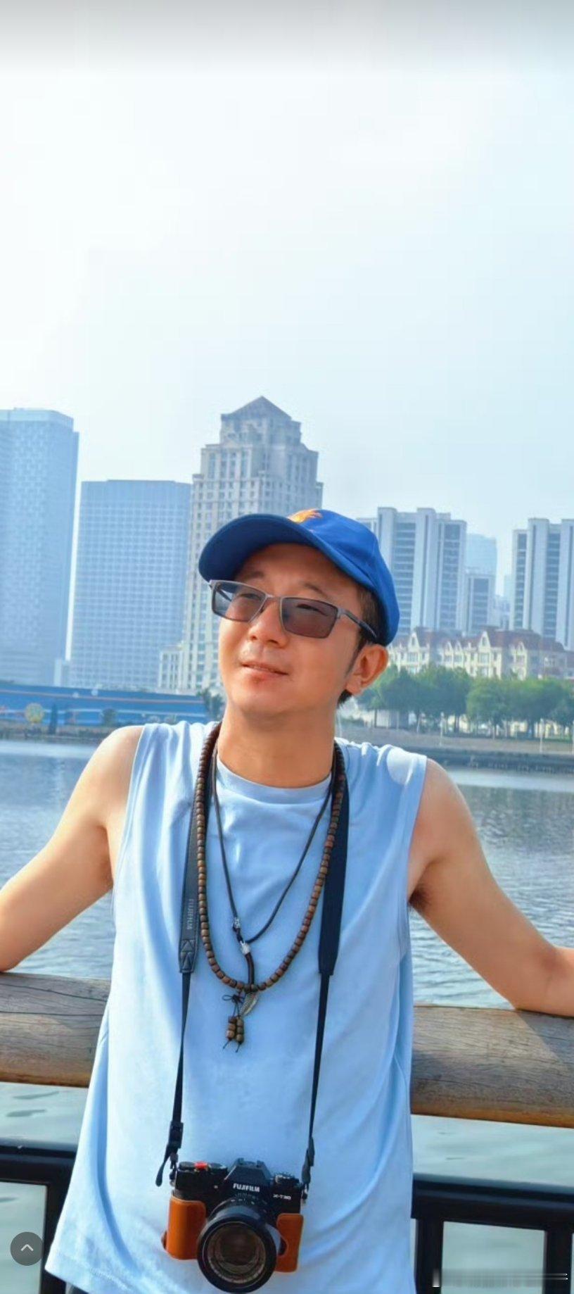 很喜欢的一段话：不必站在50岁的年龄，悔恨30岁的生活，也不必站在30岁的年龄，