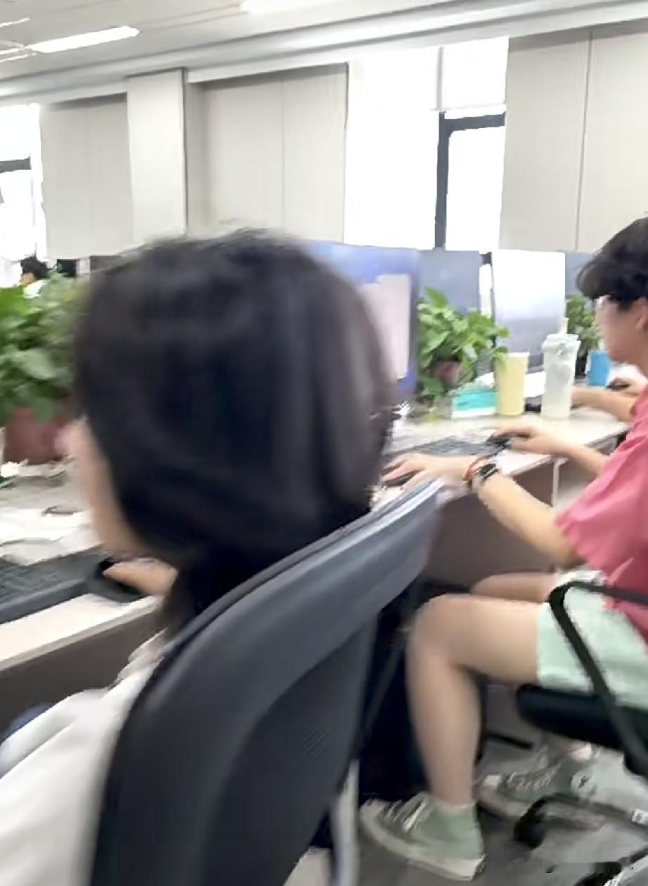 公司马上要进行二季度的季度绩效考核了，虽然考核评分还没有收集，但是大家心里明镜似