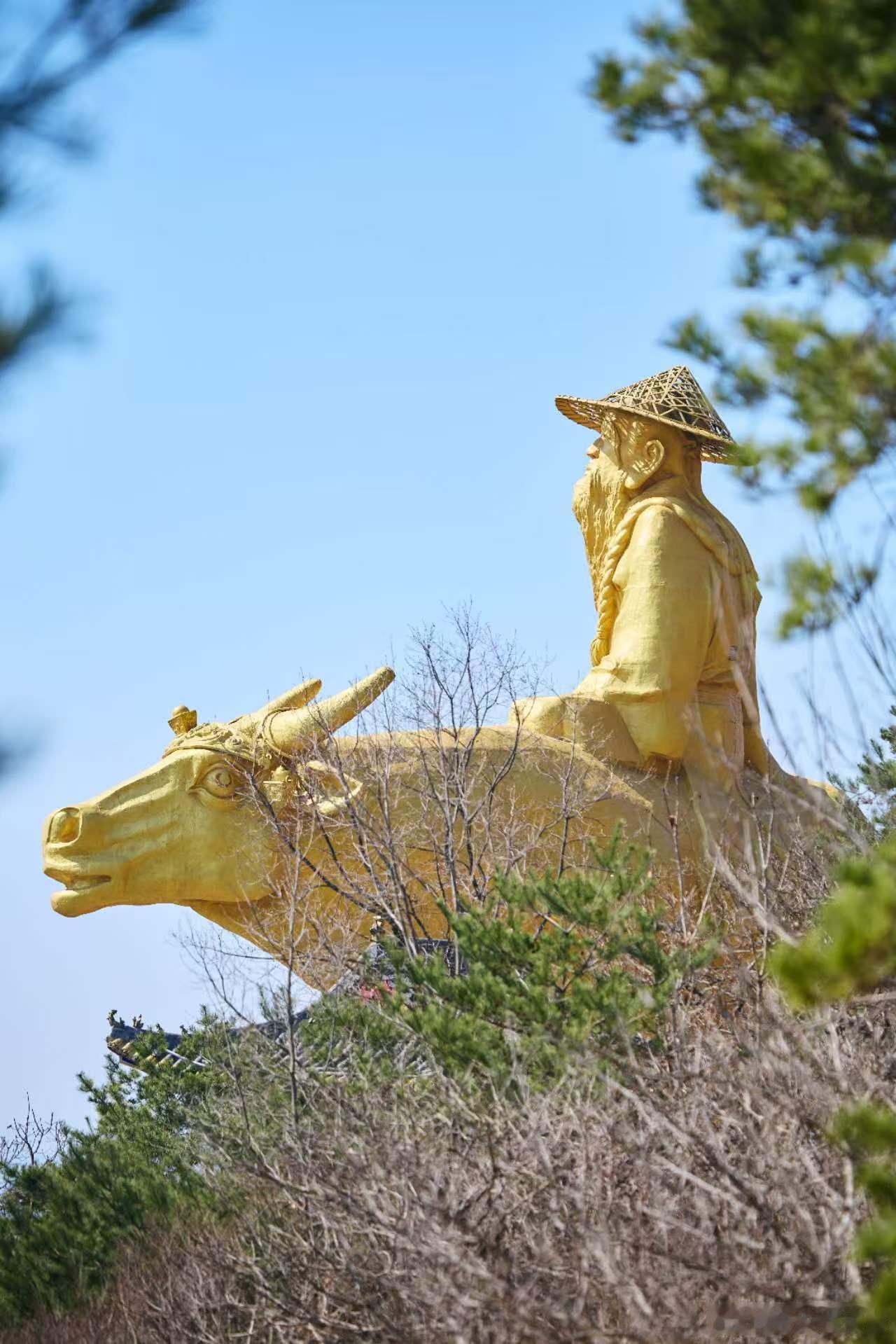 郭京飞兼职导游也太会了郭京飞导游副业藏不住了打卡大孤山不止有自然风光与人文古迹，