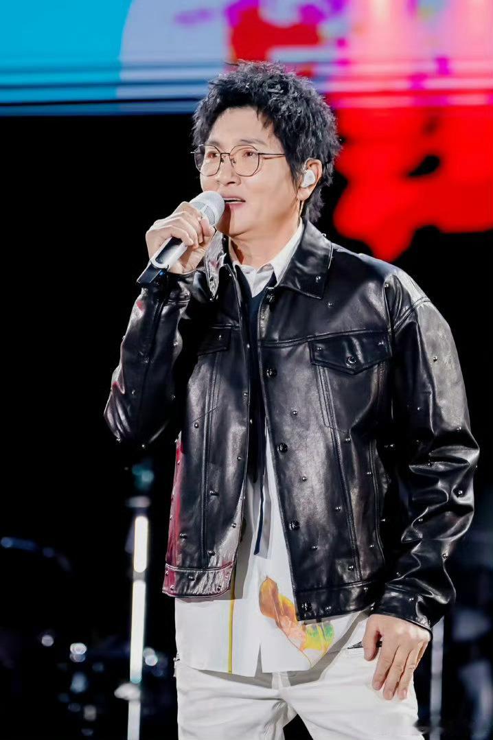 孙楠说没有减过肥披荆斩棘孙楠说自己没减肥，心态好，状态就是很好。 