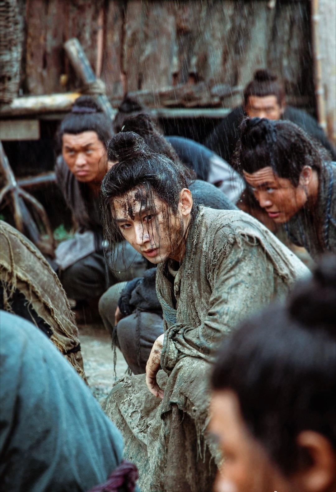 横跨两京，一场惊天剧变，一段极速之旅，十五天跑完两千两百余里路，一个在路上的故事