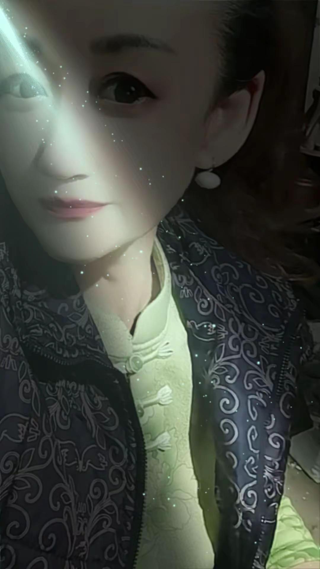 愿今天的阳光和你的笑容一样灿烂！人生最重要的一天永远都是美好的今天！