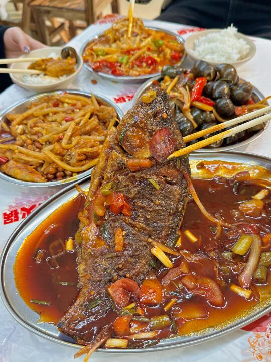 好久没有吃到这么接地气的柳州小炒了😭