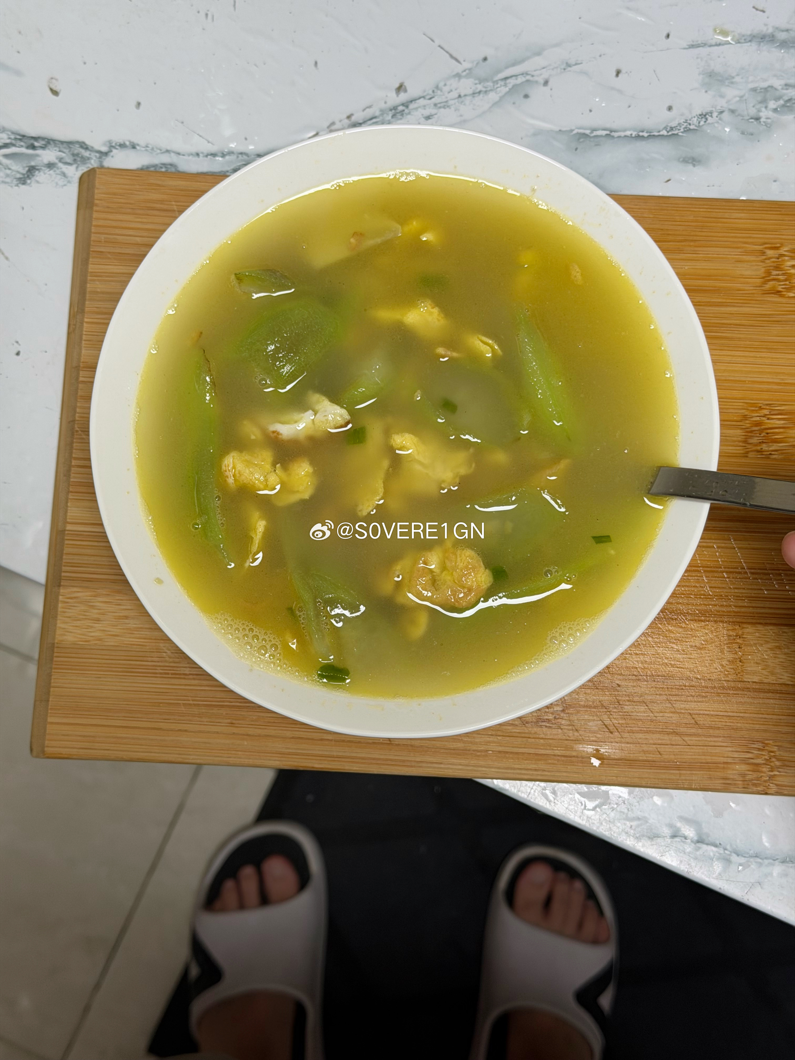 喝点丝瓜汤降降火 