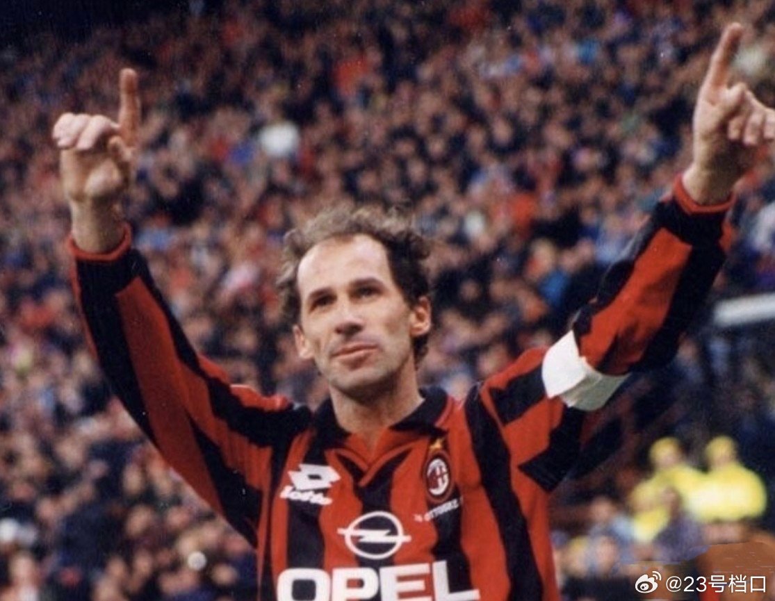【天空体育】🔴⚫️巴雷西🇮🇹葬礼将于8月4日11:00，在米兰圣安布罗焦大